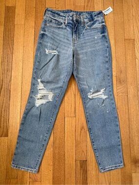 Old Navy Women's Distressed Boyfriend Jeans - Light Blue Wash